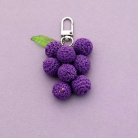 Porte-clés en peluche tricoté à la main au crochet, doux, imprimé UV, motif raisin de dessin animé, accessoire de jouet en forme de légume