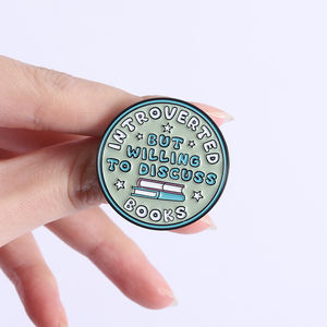 注意内向的人はエナジーバッテリーが少ないですが、本について話すのが好きです エナメルピン ブローチ ラペルバッジ ジュエリー 友達へのギフト - Product Image 4