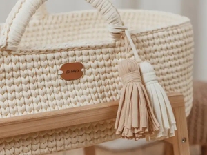 Panier à langer pour bébé en coton crocheté 100% fait main avec un coussin en mousse épais et un matelas imperméable - Product Image 4