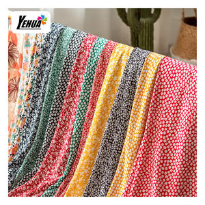 Muestras gratis Rayon Challis 30s Diseño <span class=keywords><strong>floral</strong></span> Tela de serigrafía 110GSM Stocklot MOQ bajo para verano Mujeres Vestido Hombres Camisa Tela - Product Image 1
