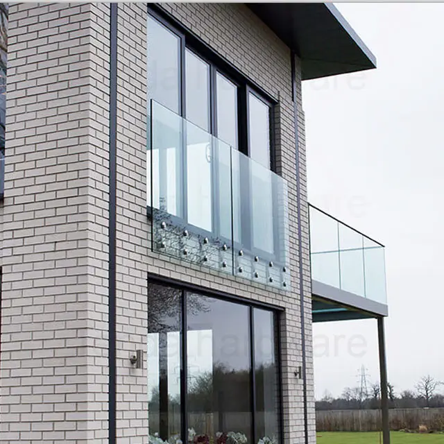 Rahmenlose Glas geländer durch Abstands halter für Balkon oder Terrasse