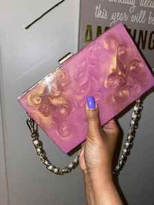 Bolso de Mano de Resina Moderno para Mujer con Patrones de Color Únicos, Material Duradero y Acabado Elegante - Product Image 4