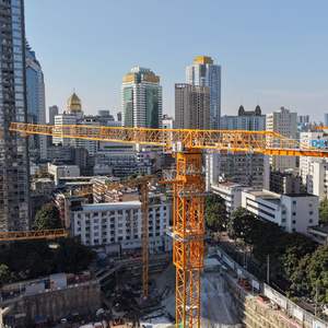 Grue à tour à plateau plat DAHAN QTZ500-8530-25T Portée 85m Hauteur maximale 350m Moment de levage nominal 500t.m Moteur Utilisation de la construction à des fins de vente - Product Image 1