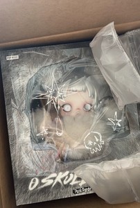 100% Original POP MART SKULLPANDA Bear Rebel 30cm, Figura Coleccionable de Vinilo Limitada, Juguete Artístico de Peluche, Lindo y Adorable para Regalo o Colección - Product Image 6