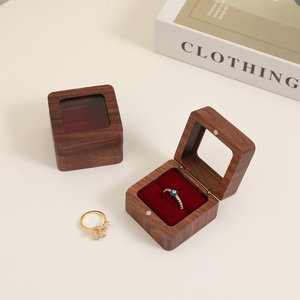 Boîte à bague de fiançailles en bois de noyer de qualité supérieure avec doublure en velours doux, fermeture magnétique, logo personnalisé - Product Image 5
