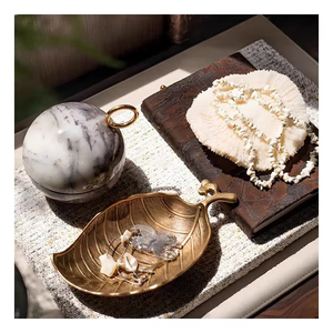 Plateau en aluminium élégant et stylé pour table de maquillage, décoration douce – Fournisseur d'usine - Product Image 1