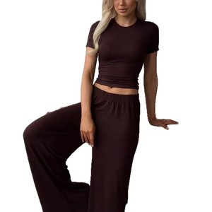 Conjunto de dos piezas de camiseta de manga corta y pantalón de punto transpirable para mujer, estilo casual, para uso interior, éxito de ventas transfronterizo en Rusia 2026 - Product Image 5