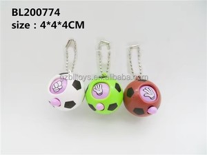 Juguetes creativos pequeños para regalo: Llavero <span class=keywords><strong>colgante</strong></span> con juego <span class=keywords><strong>de</strong></span> adivinanzas divertido <span class=keywords><strong>de</strong></span> Piedra, Papel, Tela y Fútbol para promociones - Product Image 1