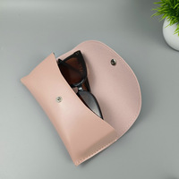 Nouvelles Étuis à Lunettes Carrés en Cuir PU d'Usine MK24012306, Sacs d'Emballage pour Lunettes de Soleil, Étui Souple pour Lunettes avec Logo Personnalisé et Bouton