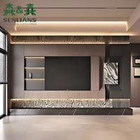 Meuble TV mural Japandi en lattes de bois et crème avec niche encastrée noire, vitrine en verre éclairée et console basse à cinq portes