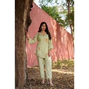 Hot Sale <b>Women</b> Green Floral Printed <b>Kurta</b> & Trousers Soft Comfortable for Casual Office Daily Ethnic Wear Available For Sale - Product Image 3