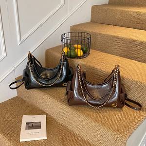 Sac à bandoulière pour femme en cuir PU 2025 avec chaînes, design classique, portable, étanche, fermeture à boucle/serrure - Product Image 2