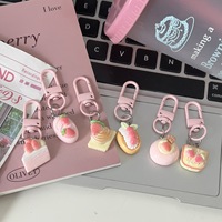 Porte-clés en PVC en forme de gâteau aux fraises et aux œufs, mignon et amusant, accessoire ludique alimentaire, pendentif créatif pour sac, motif dessin animé