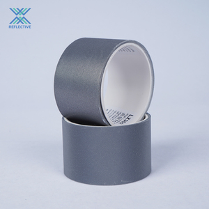 شريط عاكس عالي الوضوح من الفئة 2 من أوك، شريط أمان فضي عاكس، 100% بوليستر قابل للطباعة بتصاميم مخصصة - Product Image 1