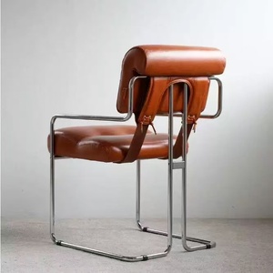 Fauteuil de salle à manger industriel de luxe en cuir noir, dossier haut, accoudoirs fixes, dossier capitonné, structure tubulaire en métal, mobilier de maison - Product Image 2