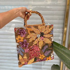 Bolsos de mano con bordado de lentejuelas de vacaciones, bolsos de playa bohemios de verano de nuevo estilo para mujer con asa de bambú, <span class=keywords><strong>Bolso</strong></span> de vacaciones de lino para mujer - Product Image 1
