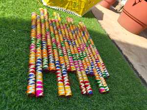 Palitos de Dandiya y Kediyos Coloridos al por Mayor, Decoración Perfecta para Mehndi, Sangeet, Navratri y Bodas Indias - Product Image 2