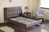 Cadre de lit rembourré gris élégant et doux pour chambre à coucher moderne