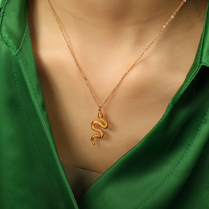 Collar con colgante de serpiente, chapado en oro de 18k, acero inoxidable, joyería de moda para mujer - Product Image 4