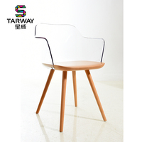 Nouveau design Pc siège en plastique transparent avec cadre en bois fauteuil restaurant salle à manger chaise en bois