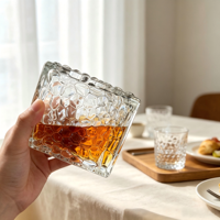 Bouteille en verre carrée gaufrée Super Flint de 500 ml 650 g pour l'emballage de whisky, spiritueux et liqueurs