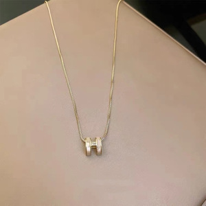 Collar con letra H para mujer, cadena de aleación de zinc, estilo coreano, cadena para clavícula, joyería de regalo - Product Image 4