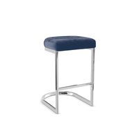 Tabouret de bar contemporain et confortable avec assise rembourrée et structure chromée antirouille pour cuisine et bar.