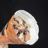 Cornets de crème glacée au chocolat, dessert glacé croustillant pour l'été, fournis directement par l'usine