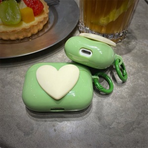 Funda protectora para auriculares inalámbricos AirPods Pro 3/2/3, creativa y minimalista, personalizada, de color sólido con diseño de corazón - Product Image 1