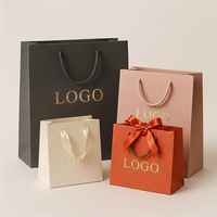 Petites pochettes de créateur personnalisées avec logo imprimé, emballage pour bijoux, sacs cadeaux en papier kraft et carton avec poignée