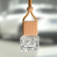 Diffuseur de voiture Flacon en verre suspendu 10ml Carré clair Diffuseur de parfum Flacon de parfum suspendu Vente en gros avec bouchon en bois