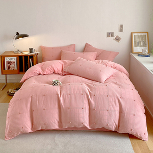 Ensemble de <span class=keywords><strong>couette</strong></span> et housse de <span class=keywords><strong>couette</strong></span> boule de <span class=keywords><strong>loup</strong></span> quatre pièces personnalisées 200TC motif solide tissé avec drap et taie d'oreiller - Product Image 2