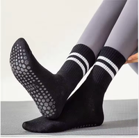 Logo personnalisé Crew Pilates chaussette antidérapante Gym Reformer côtelé antidérapant Pilates Yoga chaussettes pour femmes poignées antidérapantes