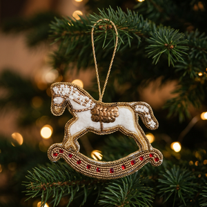 Ornement de Noël en verre, bois et métal fait main, orné de perles, motif renne, décoration festive à suspendre, broderie de perles - Product Image 3