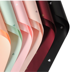 Papel de Envolver para Ramos Florales, Doble Cara, PVC Impermeable, Diseño de Corazones, Compra al por Mayor - Product Image 1