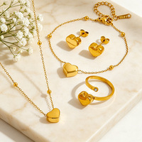 Parures de bijoux en acier inoxydable en gros : Collier, bracelet, boucles d'oreilles et bague minimalistes en forme de cœur, étanches, pour femmes