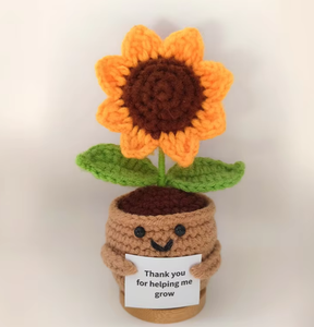 Poupée tournesol en crochet faite à la main pour le soutien émotionnel avec carte de remerciement « Merci de m'avoir aidé à grandir » - Cadeau pour amis et décoration - Product Image 3