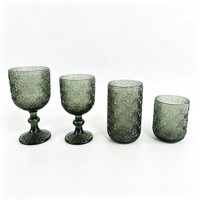 Gobelets en verre coloré en gros, verres à vin vintage gravés OEM pour l'hôtellerie, les bars et la fourniture de vaisselle événementielle