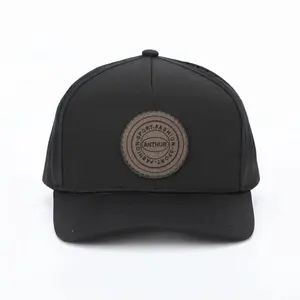 Custom di alta qualità in gomma PVC Logo Sport berretti, foro Laser traspirante nero baseball cappellini, impermeabile 5 pannello cappello da Baseball