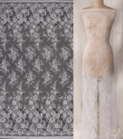 Tissu en dentelle française blanche à motif floral pour robes de mariée élégantes