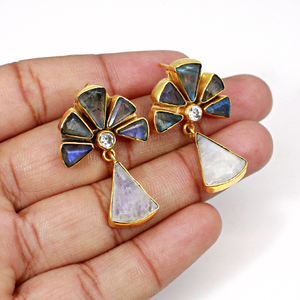 Grossiste indien Boucles d'oreilles pendantes de créateur bohème pour femme Boucles d'oreilles pendantes multi-pierres en laiton vermeil tendance pour cadeau de fête - Product Image 1