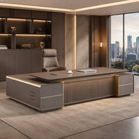 Scrivania Direzionale di Lusso con Finiture Dorate e Vano Laterale, Grande Tavolo per CEO e Presidenti per Uffici Aziendali