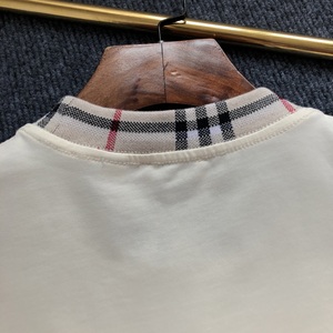 Camiseta de Manga Corta para Hombre, Color Crema, Cuello Redondo, Ribete en Contraste, Corte Regular, 100% Algodón Tejido, Diseño Casual de Color Sólido - Product Image 2