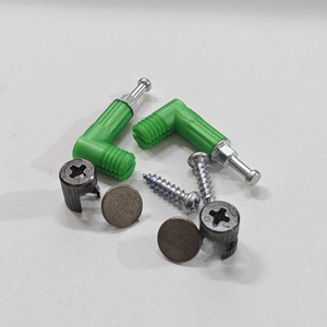 Connecteur d'angle Rongfengda 45 degrés trois-en-un pour panneaux de placard et quincaillerie de meubles - Product Image 1