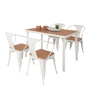 Meja makan kayu kontemporer dan kursi dengan kaki logam Set furnitur restoran untuk penggunaan di pantai balkon kafe Kedai Kopi