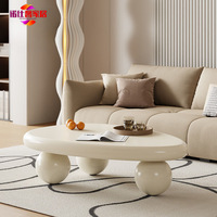 Table basse de style crémeux haut de gamme en feuille de bananier, plateau en bois massif de forme irrégulière, mobilier de salon