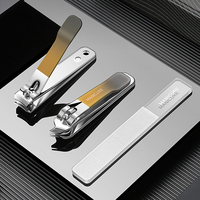 Focstar Luxury 6-en-1 Kit de coupe-ongles de voyage en acier inoxydable Boîte à outils de soin des ongles personnelle pratique Emballage pour nourrissons (M103)