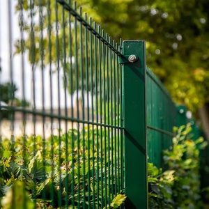 Clôture en double <span class=keywords><strong>grillage</strong></span> métallique renforcé, maille de sécurité durable, construction soudée, fil barbelé pour une prévention accrue des intrusions - Product Image 1