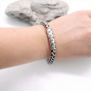 Pulsera de Cadena de Acero Inoxidable con Cierre de Barril Texturizado, Resistente al Deslustre, Impermeable, Joyería para Hombre, Uso Diario - Product Image 4