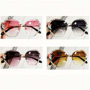 Gafas de Sol de Moda 2021, Estilo Vintage de Lujo, Lentes con Degradado, Protección UV400, Gafas de Sol Extra Grandes con Pedrería para Mujer - Product Image 6